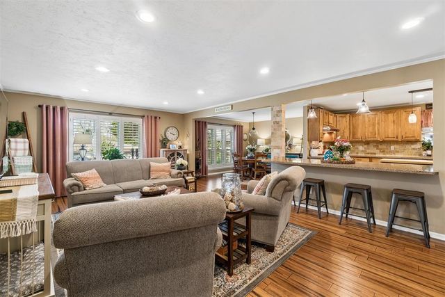 5905 S Burnham Place, Oklahoma City, OK 73132