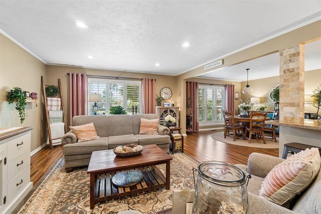 5905 S Burnham Place, Oklahoma City, OK 73132