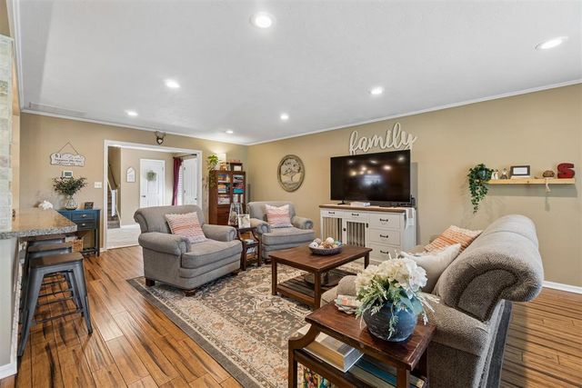 5905 S Burnham Place, Oklahoma City, OK 73132