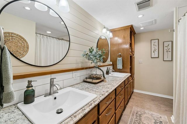 5905 S Burnham Place, Oklahoma City, OK 73132