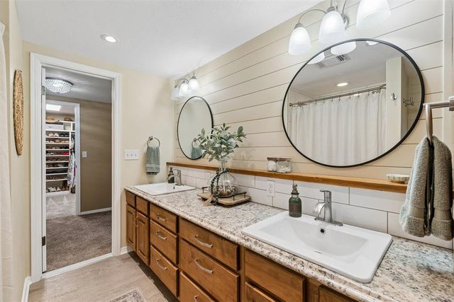 5905 S Burnham Place, Oklahoma City, OK 73132