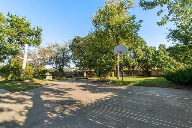 5905 S Burnham Place, Oklahoma City, OK 73132