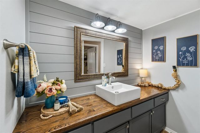 5905 S Burnham Place, Oklahoma City, OK 73132