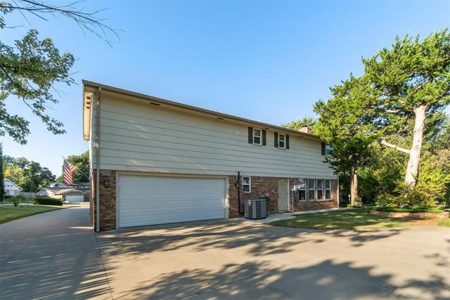 5905 S Burnham Place, Oklahoma City, OK 73132