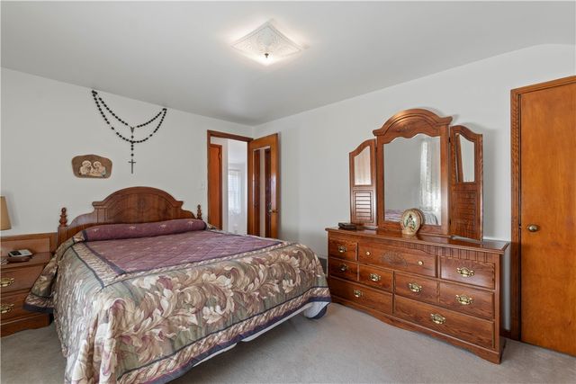 102 Long Rd, Penn Hills, PA 15235