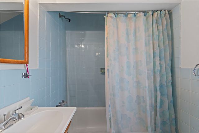 102 Long Rd, Penn Hills, PA 15235