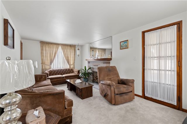 102 Long Rd, Penn Hills, PA 15235