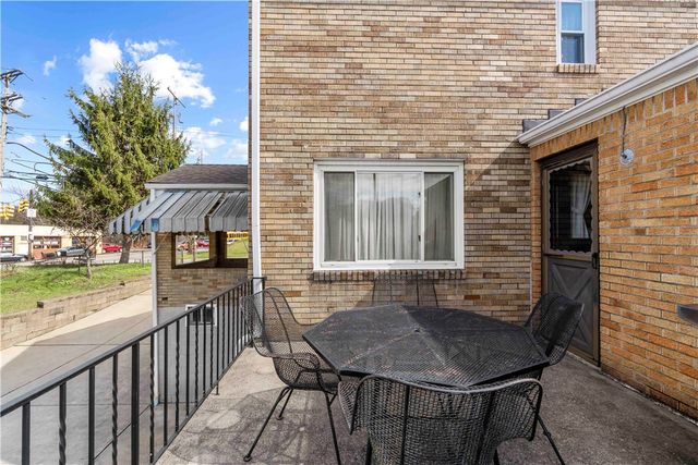 102 Long Rd, Penn Hills, PA 15235