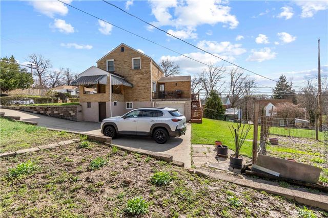 102 Long Rd, Penn Hills, PA 15235