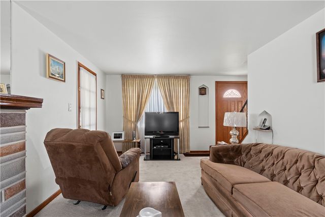 102 Long Rd, Penn Hills, PA 15235