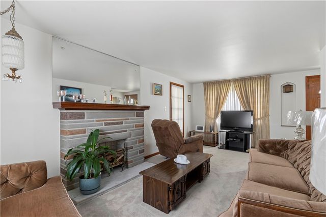 102 Long Rd, Penn Hills, PA 15235