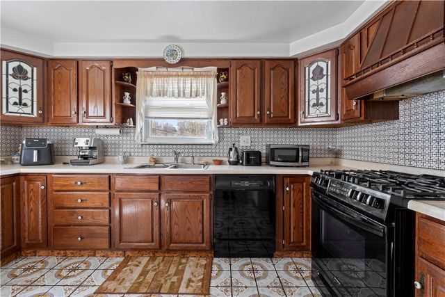 102 Long Rd, Penn Hills, PA 15235