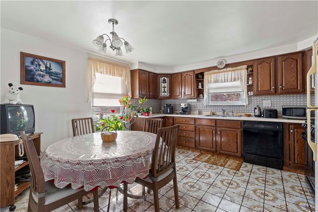 102 Long Rd, Penn Hills, PA 15235