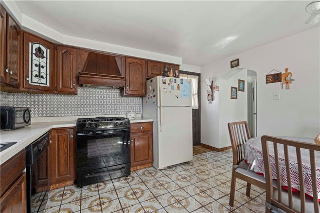 102 Long Rd, Penn Hills, PA 15235