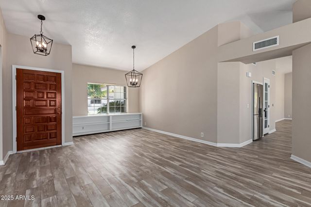 7214 W COLUMBINE Drive, Peoria, AZ 85381