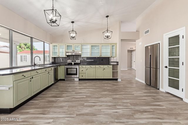 7214 W COLUMBINE Drive, Peoria, AZ 85381