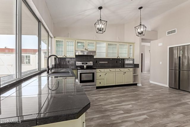 7214 W COLUMBINE Drive, Peoria, AZ 85381