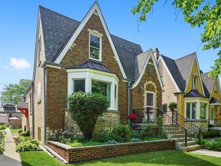 3010 Wisconsin Avenue, Berwyn, IL 60402