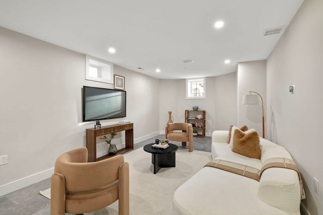 555 Somerville Ave 1, Somerville, MA 02143