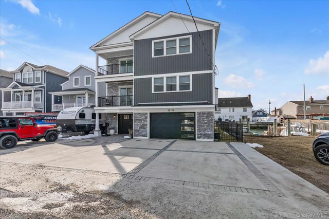 3894 Sands Lane, Seaford, NY 11783