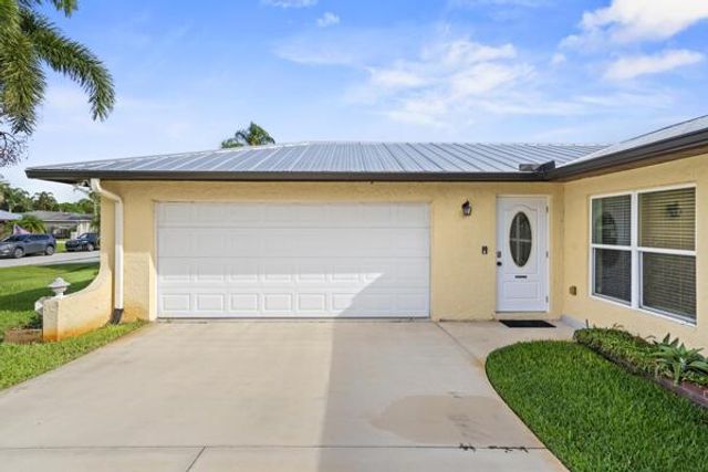 453 SE Seabreeze Lane, Port St Lucie, FL 34983