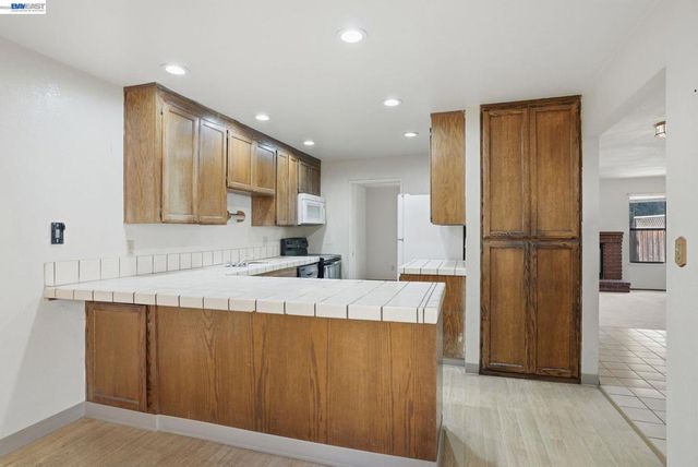 37725 Cedar Blvd, Newark, CA 94560