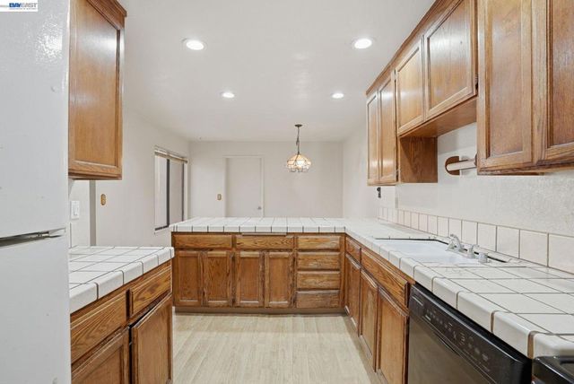 37725 Cedar Blvd, Newark, CA 94560