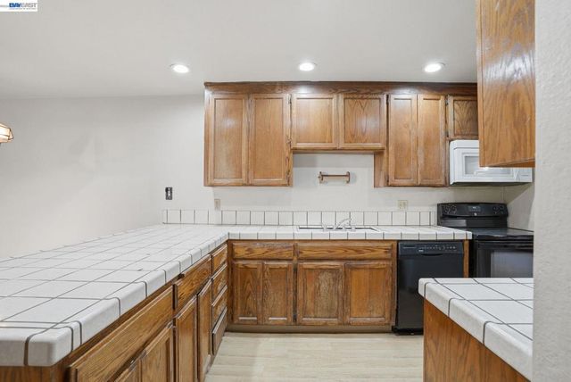 37725 Cedar Blvd, Newark, CA 94560