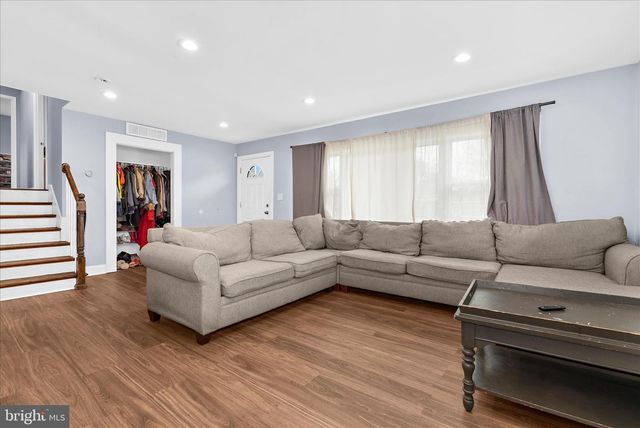 5911 CHARNWOOD, Catonsville, MD 21228