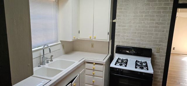 523 Center St, Healdsburg, CA 95448