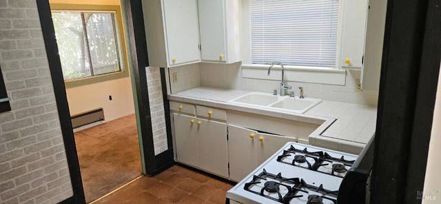 523 Center St, Healdsburg, CA 95448