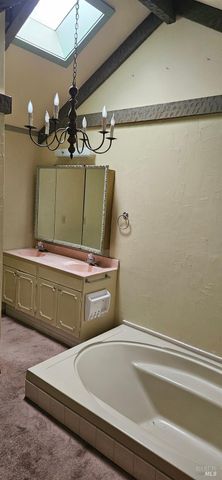 523 Center St, Healdsburg, CA 95448