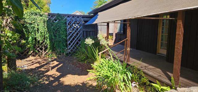 523 Center St, Healdsburg, CA 95448