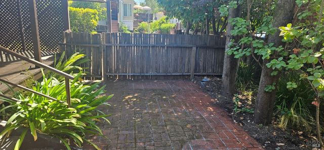 523 Center St, Healdsburg, CA 95448