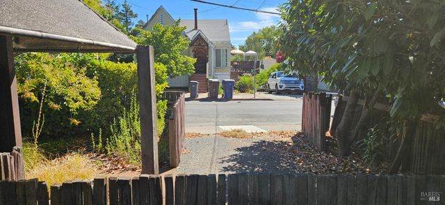 523 Center St, Healdsburg, CA 95448