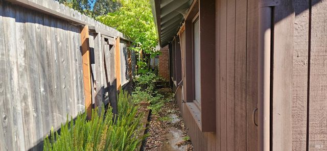 523 Center St, Healdsburg, CA 95448