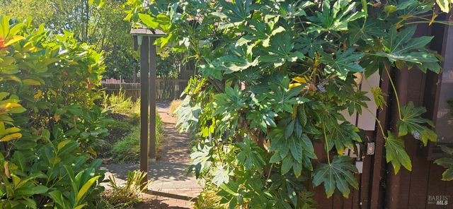 523 Center St, Healdsburg, CA 95448