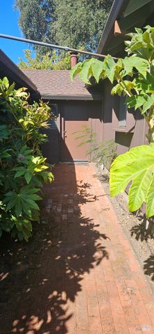 523 Center St, Healdsburg, CA 95448