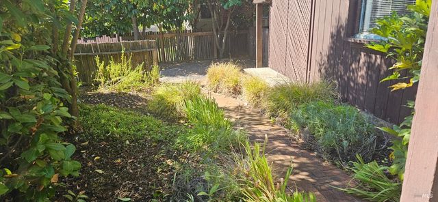 523 Center St, Healdsburg, CA 95448