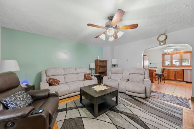3589 State Route 52, Pine Bush, NY 12566