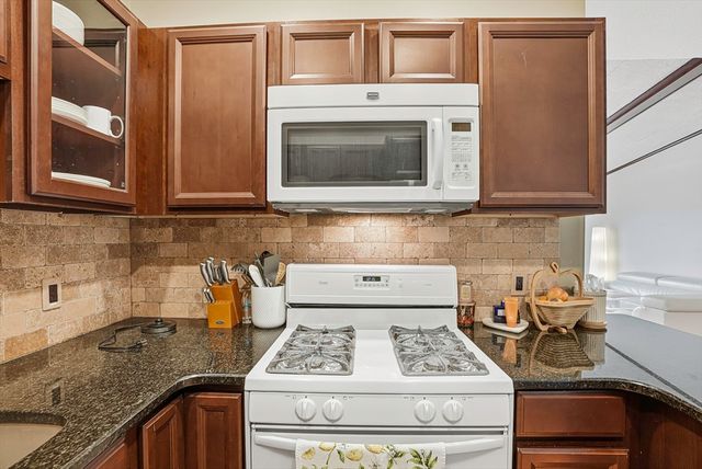 57 Broadlawn Park 4B, Boston, MA 02467