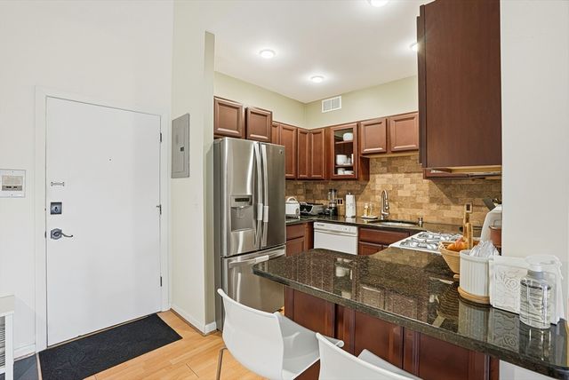 57 Broadlawn Park 4B, Boston, MA 02467