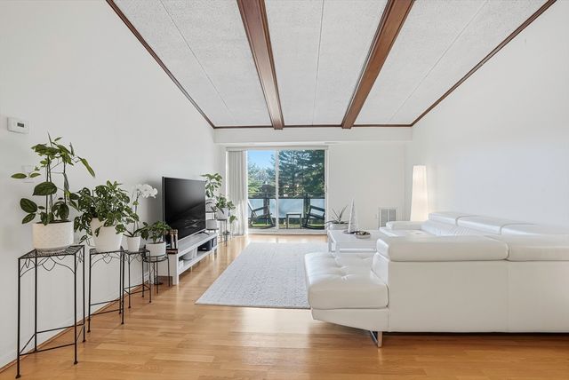 57 Broadlawn Park 4B, Boston, MA 02467