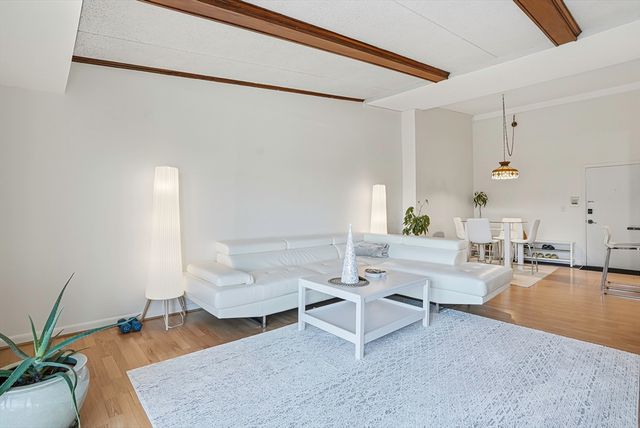 57 Broadlawn Park 4B, Boston, MA 02467