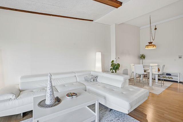 57 Broadlawn Park 4B, Boston, MA 02467