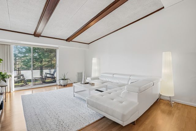 57 Broadlawn Park 4B, Boston, MA 02467