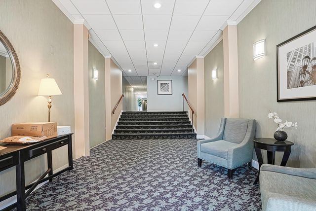 57 Broadlawn Park 4B, Boston, MA 02467