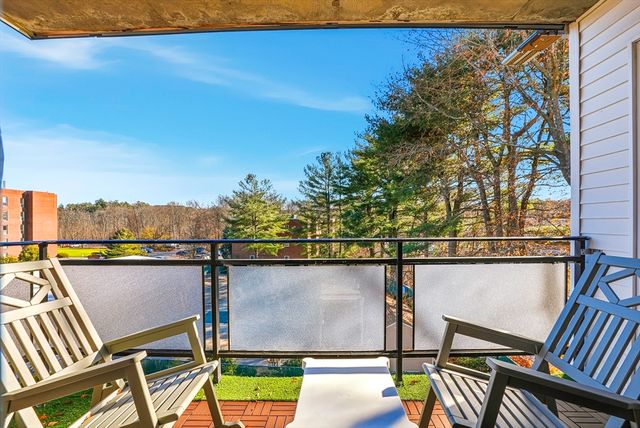 57 Broadlawn Park 4B, Boston, MA 02467