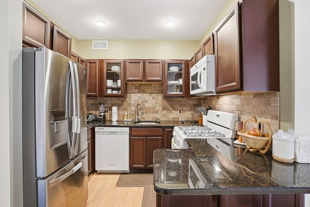 57 Broadlawn Park 4B, Boston, MA 02467