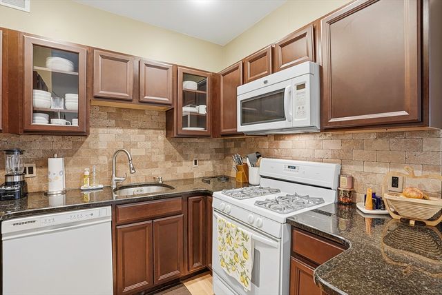 57 Broadlawn Park 4B, Boston, MA 02467